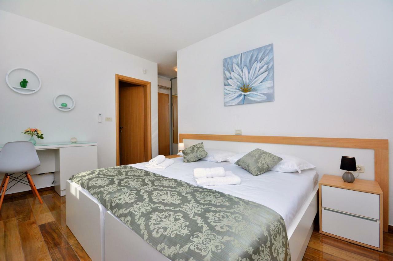 Villa Authentica With Heated Pool Grebaštica Kültér fotó