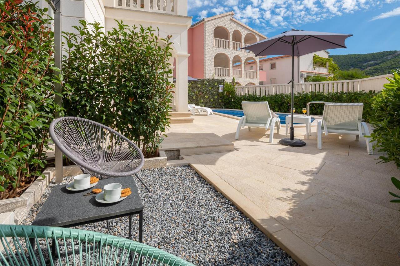 Villa Authentica With Heated Pool Grebaštica Kültér fotó