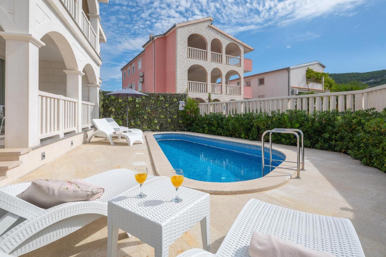 Villa Authentica With Heated Pool Grebaštica Kültér fotó